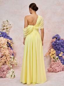 SHEIN Belle 春夏优雅浪漫浅黄色雪纺不对称肩部褶皱垂袖褶皱高开衩A字下摆适合晚餐约会单身派对生日度假返校季毕业礼服婚礼活动伴娘服 - 黃色 - 查看 2