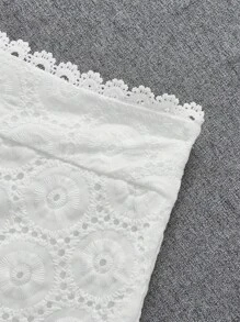 SHEIN Privé Women's White Embroidered Lace Trim Splice Shorts, Casual Summer Bottoms, Perfect For Wedding/Romantic Season
