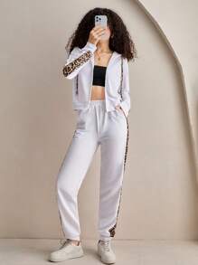 SHEIN Tall Set di felpa con cappuccio e pantaloni della tuta in cotone con stampa leopardata e blocchi di colore, con laccetti, per taglie petite