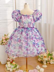 SHEIN Glamorique Kids Robe d'été pour filles avec manches bouffantes en organza à fleurs, fleurs violettes charmantes et élégantes, convient pour les trajets quotidiens, les occasions de fête, mettant en valeur une douce et adorable allure de jeune fille
