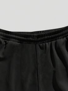 Manfinity Homme 男士字母印花圆领短袖休闲T恤和短裤套装 - 黑色 - 查看 4