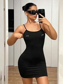 SHEIN ICON Vestido deslizante decorado con remaches metálicos de estilo minimalista casual