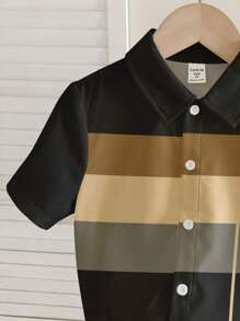 SHEIN Leap Crew قميص قصير الأكمام بطبعات هندسية وخطوط منقطعة كاجوال بناسب الشباب والأطفال، مرتاح وسهل للارتداء في الربيع والصيف - متعدد الألوان - مشاهدة 5