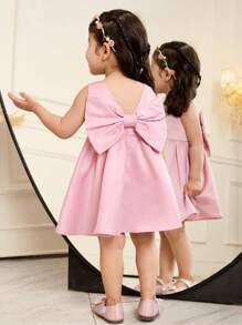 SHEIN Vestido de satén sin mangas rojo para niñas pequeñas estilo princesa con lazo, adecuado para fiestas - Rosa - Ver 3