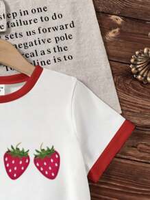 Camiseta de manga corta de cuello redondo con estampado de fresa para niña