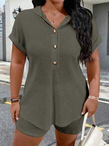 Calvaya Conjunto de 2 piezas informal: Camiseta de tejido de gofre con botones de madera decorados de cuello en V y de manga corta + Pantalones cortos elásticos de cintura de tejido de gofre para tallas grandes - Verde militar - Ver 5