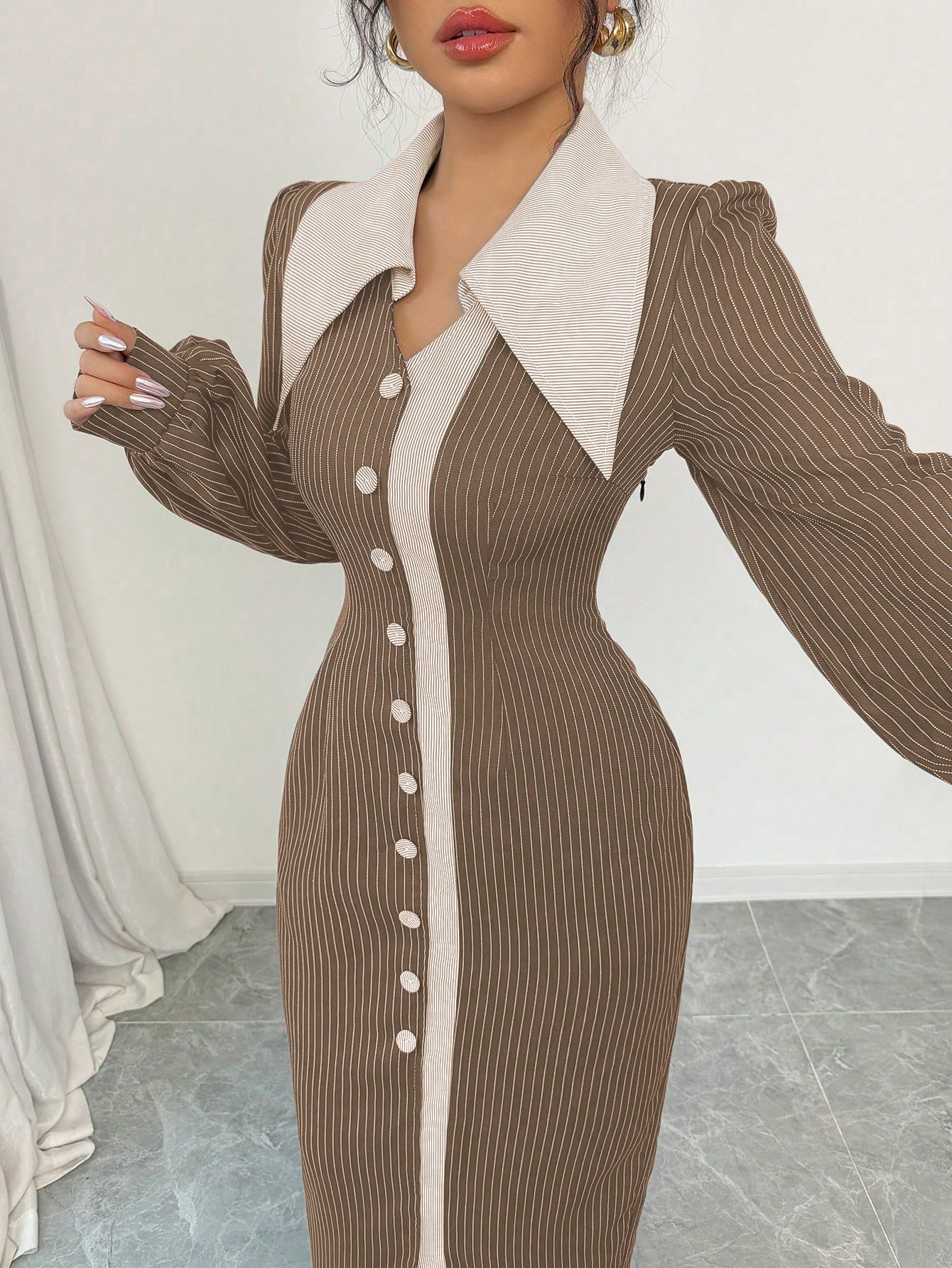 Modelyn فستان ضيق بأشرطة أنيق مع تقنية تنحيف الخصر...