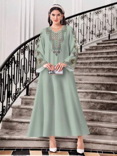 فستان بسيط وعادي بطراز محافظ عربي