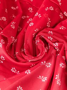 SHEIN LUNE 加大码浪漫碎花印花雪纺不对称荷叶边下摆细肩带夏季束腰吊带背心 - 紅色 - 查看 3