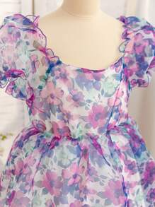 SHEIN Glamorique Kids Robe d'été pour filles avec manches bouffantes en organza à fleurs, fleurs violettes charmantes et élégantes, convient pour les trajets quotidiens, les occasions de fête, mettant en valeur une douce et adorable allure de jeune fille