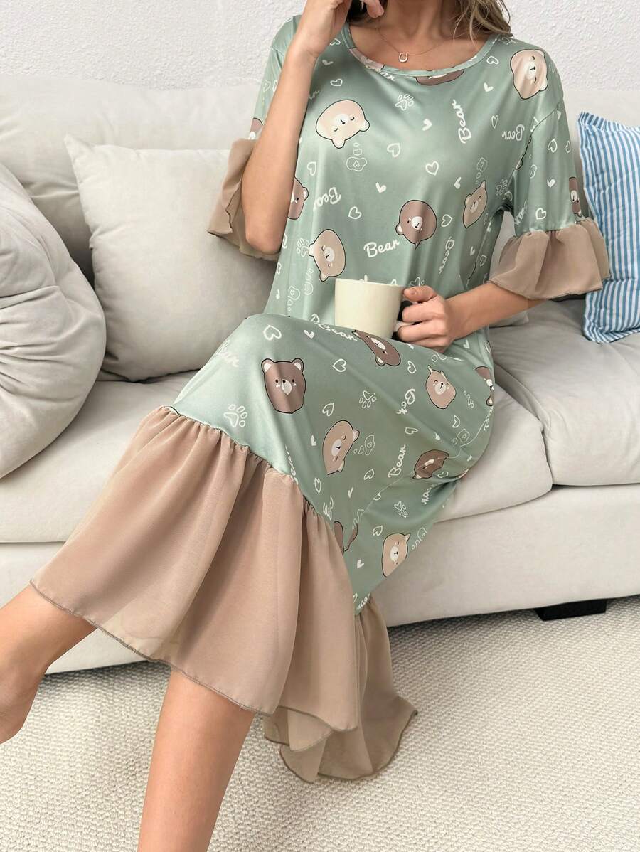 SHEIN 卡通熊与字母印花撞色雪纺荷叶边下摆长款睡袍