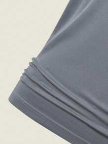 SHEIN Explorewe 2 件女童服装 - 灰色 Polo 衫和图案印花短裤套装，休闲校园风格百搭日常和运动装，适合春夏季 - 灰色 - 查看 3
