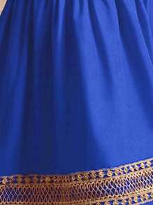 Vestido ligero para niñas durante el Ramadán con panel frontal con estampado geométrico, cuello redondo, cintura fruncida en la espalda, mangas de campana, falda de volantes con ribete de encaje, bolso de tela estampado a juego, apto para exteriores y fiestas, verano - Azul - Ver 4