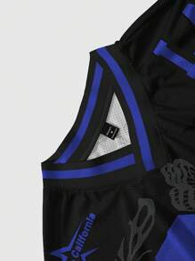 Manfinity Campus Court Men's Street-Sport Style With An INS-Inspired Look, Featuring A High-Street Black-And-Red Color-Block Oversized T-Shirt Printed With A Large "23" And Chicago Lettering On Both The Front And Back. It Boasts A Ribbed Contrasting Design, Basketball Mesh Fabric, And Collegiate/Racing Elements. Perfect For Music Festivals, Daily Wear, And As A Gift For A Boyfriend Or Husband - Encompassing Streetwear, Y2K, Hip-Hop, Rock, And Basketball-Inspired Aesthetics. Jersey Shirt