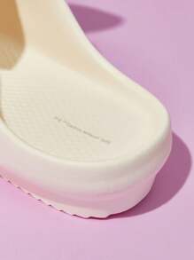 THE POWERPUFF GIRLS X SHEIN Chanclas supermonos con gran lazo blanco y diseño de burbujas de dibujos animados, fabricadas en material EVA ligero para uso en interiores y exteriores