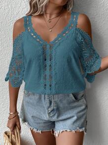 SHEIN Clasi Plus Size Vacation Casual Solid Color Lace Patchwork Open Shoulder Blouse