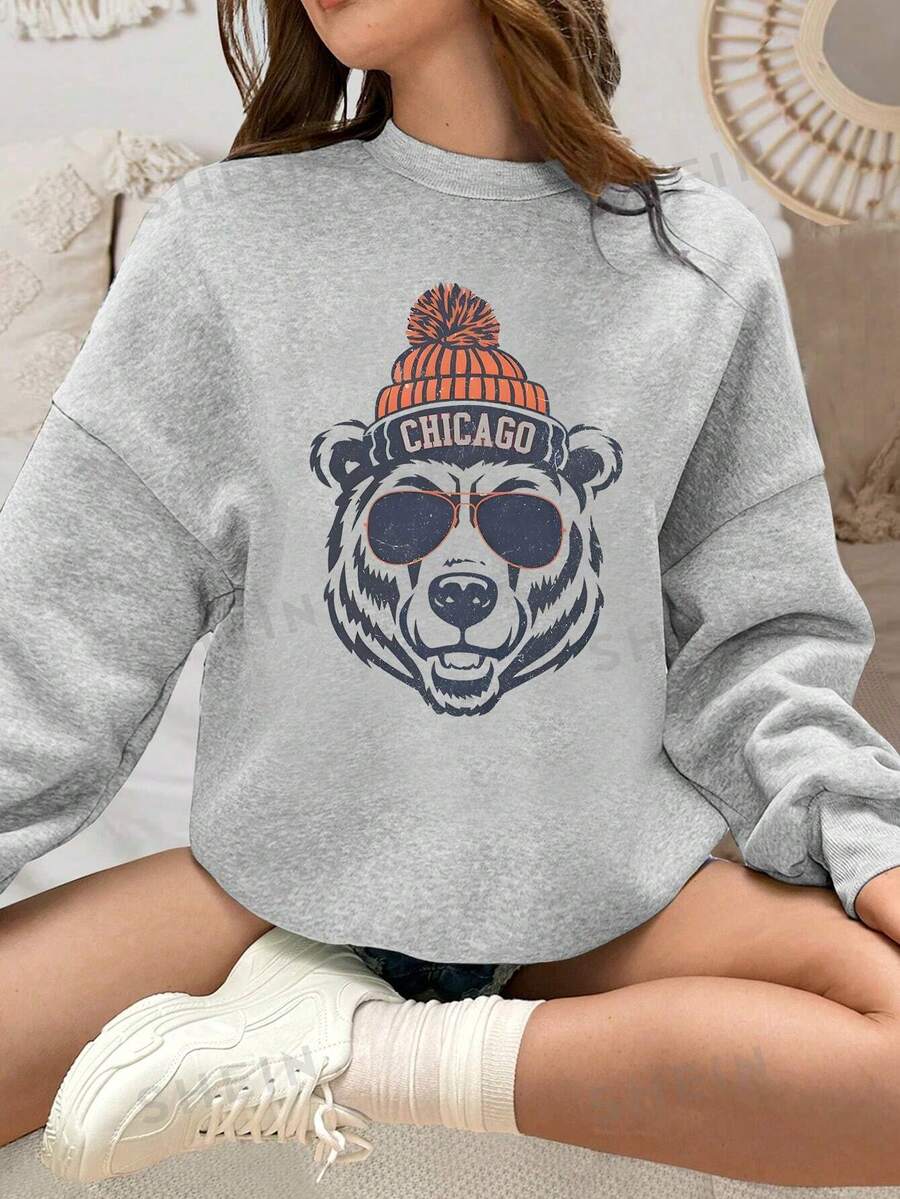 Calvaya Hanorac retro pentru femei, mărime mare, cu imprimeu grafic, Chicago, cadou la modă pentru fanii fotbalului Chicago, ziua meciului de fotbal Chicago, hanorac cu guler rotund pentru femei, Chicago, absolvire, înapoi la școală, absolvire, profesor, pulover pentru înapoi la școală toamnă iarnă toamnă - Gri deschis - Vizualizare 1