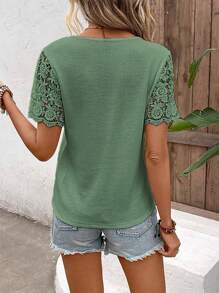 EMERY ROSE Camiseta de vacaciones informal de unicolor con cuello recortado y encaje - Verde - Ver 2