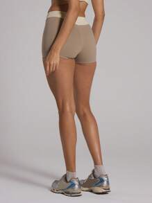 Musera Sport Pantalones cortos deportivos de dos tonos con panel en V, para actividades como pádel, tenis, pickleball, gimnasio y fitness - Marrón - Ver 4