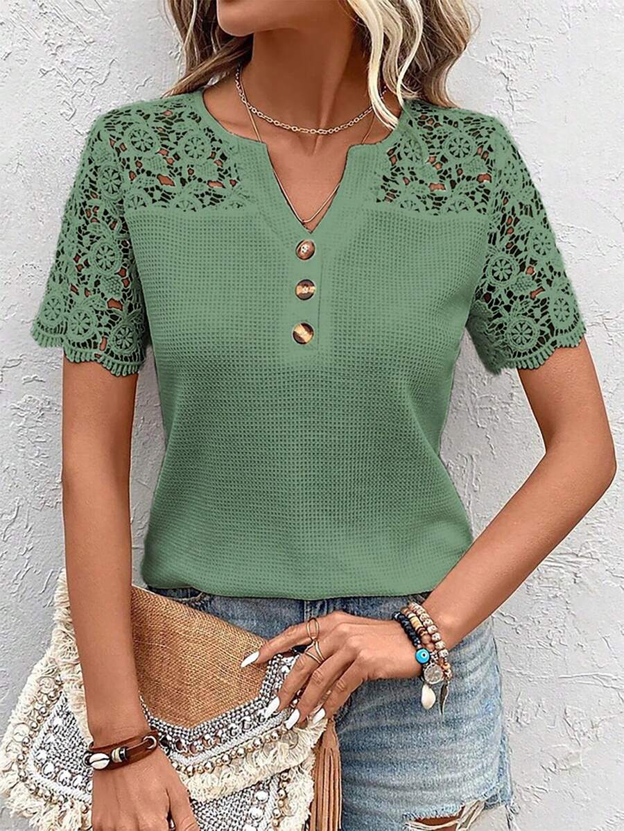 EMERY ROSE Camiseta de vacaciones informal de unicolor con cuello recortado y encaje - Verde - Ver 1
