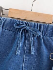Conjunto de 2 piezas de short vaquero informal, deportivo y al aire libre para niña joven, con lavado claro y medio, detalles de cordón falso con cintura elástica, suave y básico.