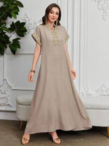 Al Najma 刺绣领花插肩袖立领优雅连衣裙 - 杏色 - 查看 4