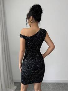 Chiquease Vestido mini asimétrico con diseño de malla y detalles metálicos, de moda