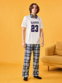 Happy Jammies Set de 3 piezas de ropa de descanso para hombre que incluye top de manga corta con cuello redondo con estampado de letras, shorts a cuadros y pantalones
