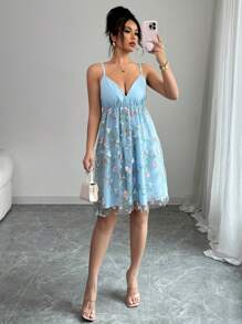 Breezaya 优雅束腰细肩带网眼刺绣花卉浅蓝色娃娃裙，春夏 - 淺藍色 - 查看 7