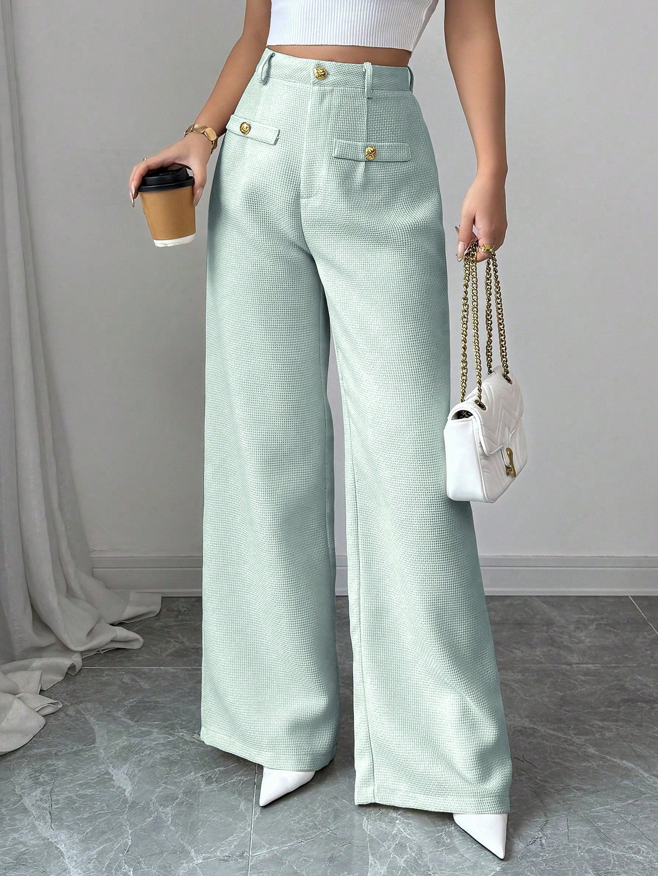 Chiquease بنطلون قماشي ذو نسيج ملمس قطني بلون المش...