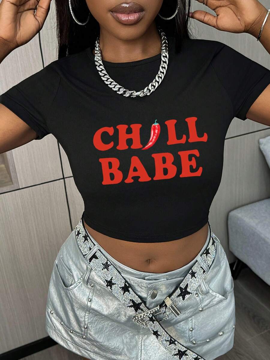 女士短款T恤，简约时尚，适合夏季