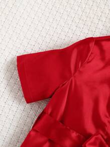 SHEIN Newborn Baby Girl Soft Woven Solid Color Satin Tie Bathrobe