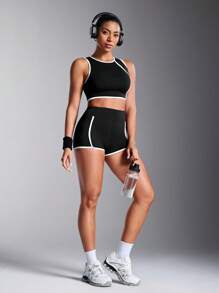 Stretchy & Skin-Friendly Women's Tank Top And Shorts Athletic Set, Minimalist & Fashion For Summer Sports