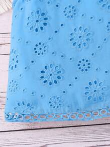 SHEIN Leap Crew Young Girl Round Neck Splice Lace Trim Top With Splice Lace Trim Shorts, Hollow-Out Embroidery 2 Pieces Set - Blue - View 7