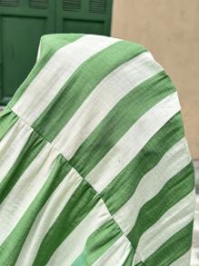 SHEIN Vestido casual de mujer embarazada con volantes en el bajo, de rayas y tirantes - Verde - Ver 5