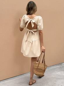 SHEIN Frenchy Vestido mini con mangas cortas abombadas, cuello cuadrado hueco anudado y unicolor para mujeres