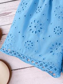 SHEIN Leap Crew Young Girl Round Neck Splice Lace Trim Top With Splice Lace Trim Shorts, Hollow-Out Embroidery 2 Pieces Set - Blue - View 4