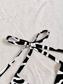 SHEIN Swim Curve 1 pieza Parte superior de traje de baño con estampado digital escote de atar informal y sexy para talla grande, apto para playa y resort