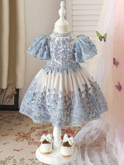 Vestido elegante de niña bebé con manga abullonada, bordado floral y tul