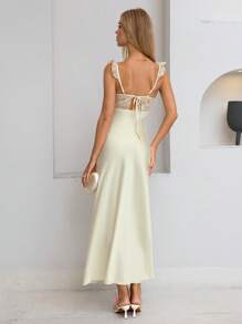SHEIN Unity Robes longues en satin pour femmes avec détails floraux. Indispensables printemps/été. Parfaites pour le printemps/été, les événements formels, de cocktail, les mariages. - Nude - Voir 2