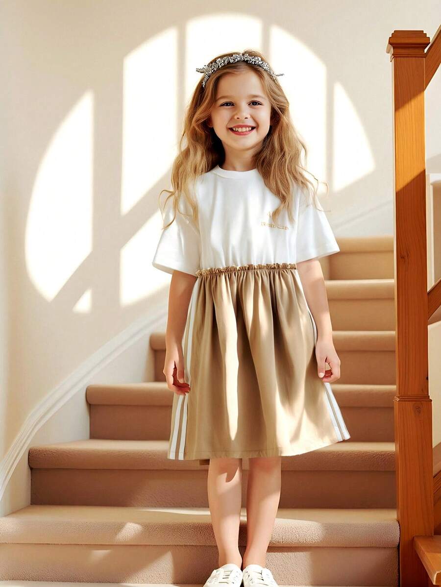 SHEIN Bộ áo thun tay ngắn in chữ và váy mini kẻ sọc cho bé gái - Nhiều màu - Xem 1