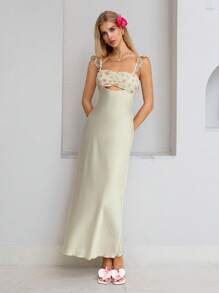 SHEIN Unity Robes longues en satin pour femmes avec détails floraux. Indispensables printemps/été. Parfaites pour le printemps/été, les événements formels, de cocktail, les mariages. - Nude - Voir 3