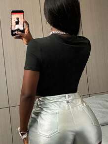 女士短款T恤，简约时尚，适合夏季