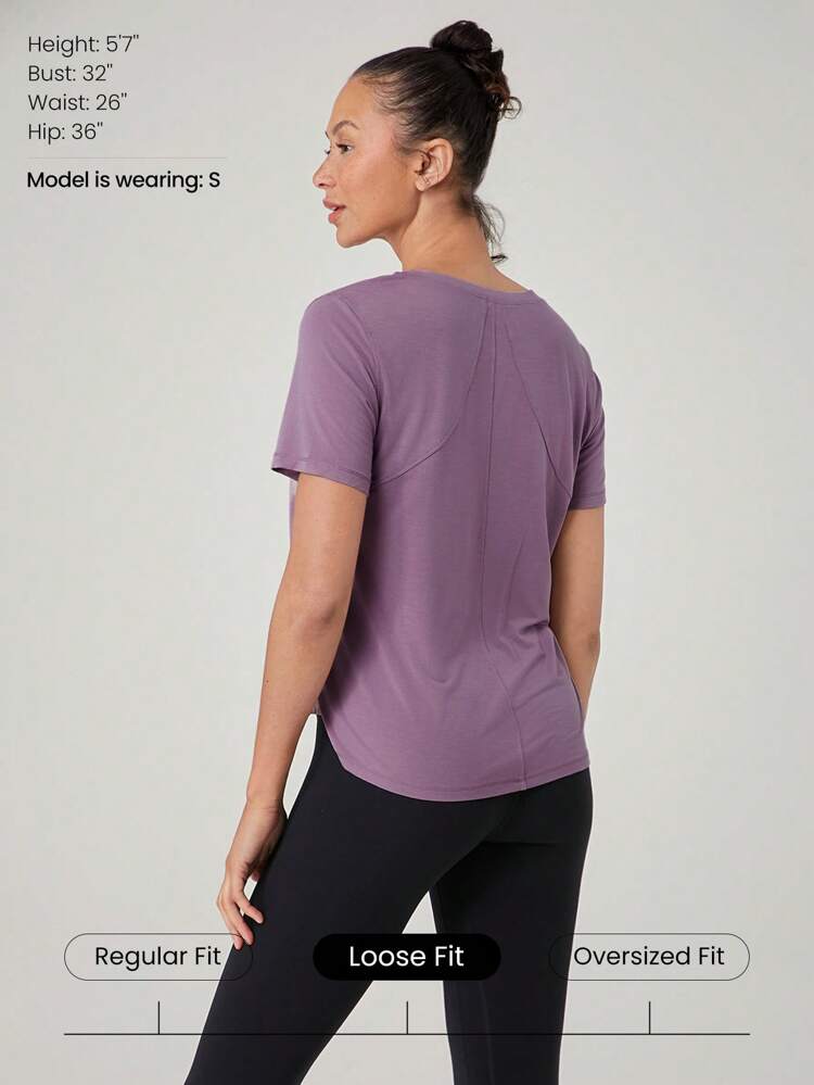Camiseta holgada de ajuste suelto con cuello en V, bajo con abertura, confeccionada en tela modal suave y sedosa, para uso diario y casual