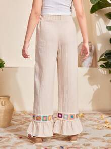 SHEIN Calça Pantalona Plus Size para Meninas Adolescentes com Ajuste Largo, Plissado, Bordado Floral, Adequada para Férias, Escola, Praia na Primavera e Verão - Bege - Visão 2