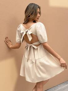 SHEIN Frenchy Vestido mini con mangas cortas abombadas, cuello cuadrado hueco anudado y unicolor para mujeres