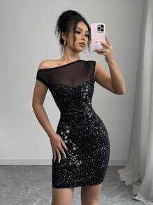 Chiquease Vestido mini asimétrico con diseño de malla y detalles metálicos, de moda