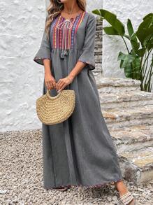 SHEIN LUNE Vestido de rayas grises bordado con parches, estilo Medio Oriente para el Ramadán, con la cintura ceñida, mangas acampanadas y volantes en el bajo, para uso casual de vacaciones