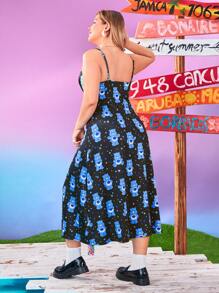 SHEIN X Care Bears 大码时尚经典 A 字吊带蓝色卡通熊和星星印花黑色大码连衣裙，适合春夏音乐节 - 黑色 - 查看 2