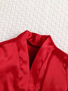 SHEIN Newborn Baby Girl Soft Woven Solid Color Satin Tie Bathrobe